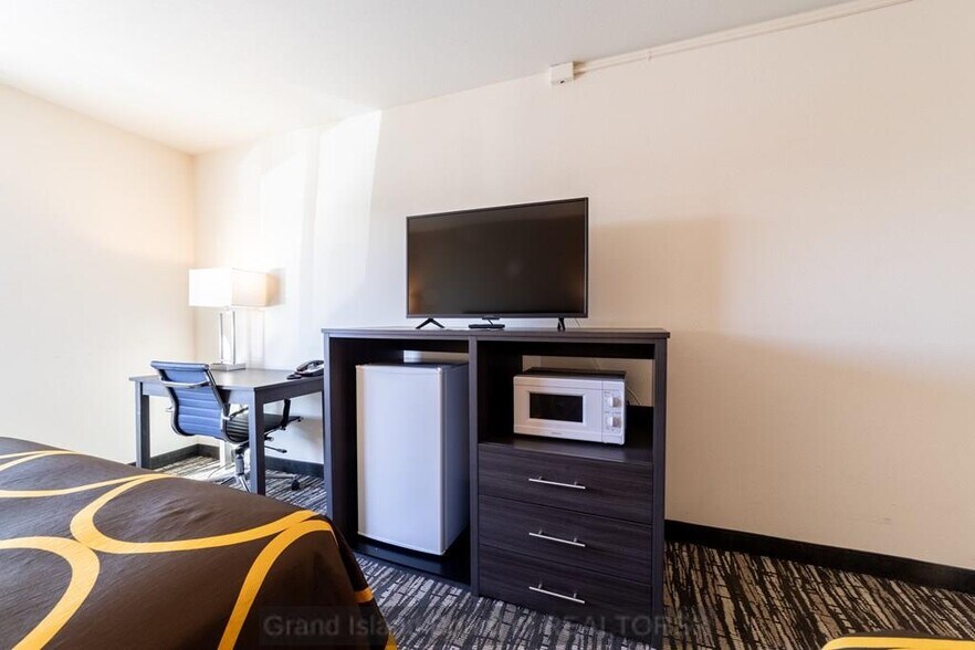 More Photos Of 3205 S Locust St, Grand Island Hotel For Sale