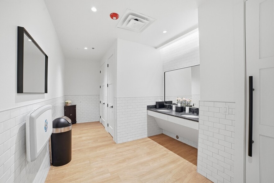 More Photos Of 410 S Paschall Rd, Sunnyvale Specialty For Sale