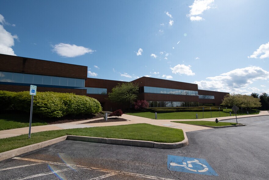 More Photos Of 14700 Citicorp Dr, Hagerstown Office For Sale