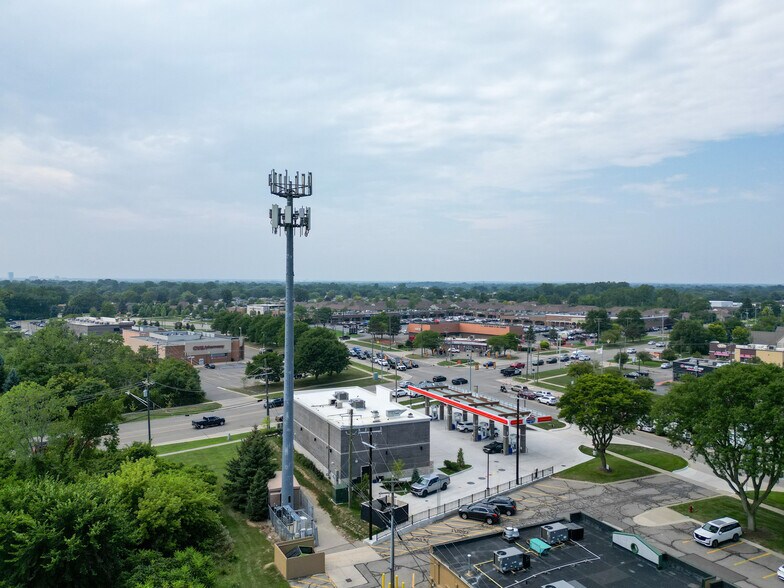 More Photos Of 4050 15 Mile Rd, Sterling Heights Service Station For Lease