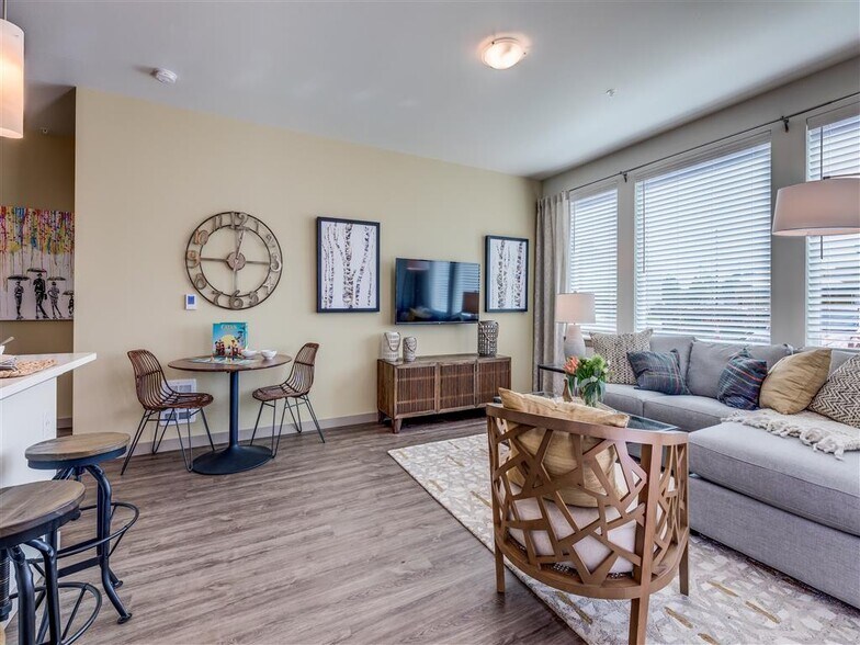 More Photos Of 2200 W Meeker St, Kent Apartments For Lease