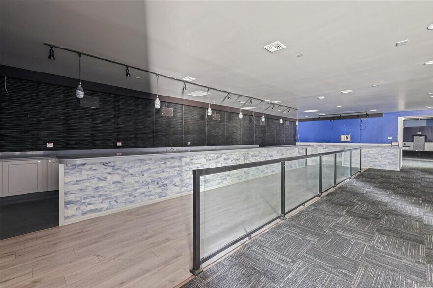 More Photos Of 13010 Hwy 99, Everett Casino For Sale