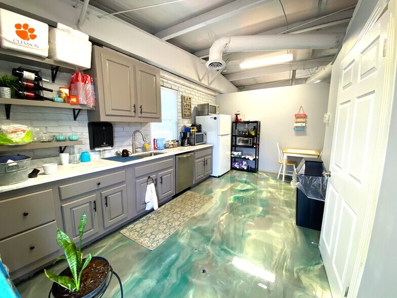 More Photos Of 7116 Firelane Rd, Columbia Office For Sale