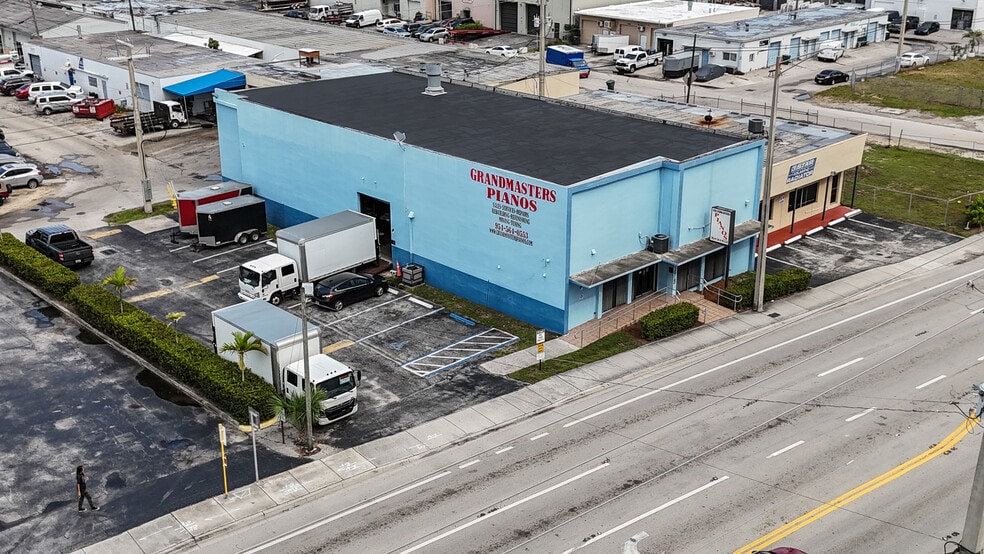More Photos Of 4378 N Dixie Hwy, Oakland Park Warehouse For Sale