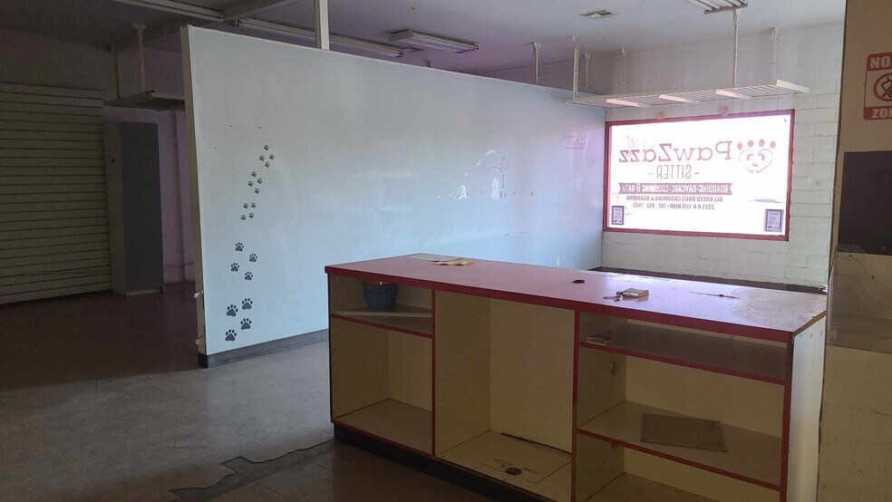 More Photos Of 2225 N Nellis Blvd, Las Vegas Veterinarian Kennel For Lease