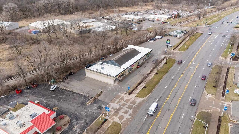 More Photos Of 906 2nd St, Coralville General Retail For Lease