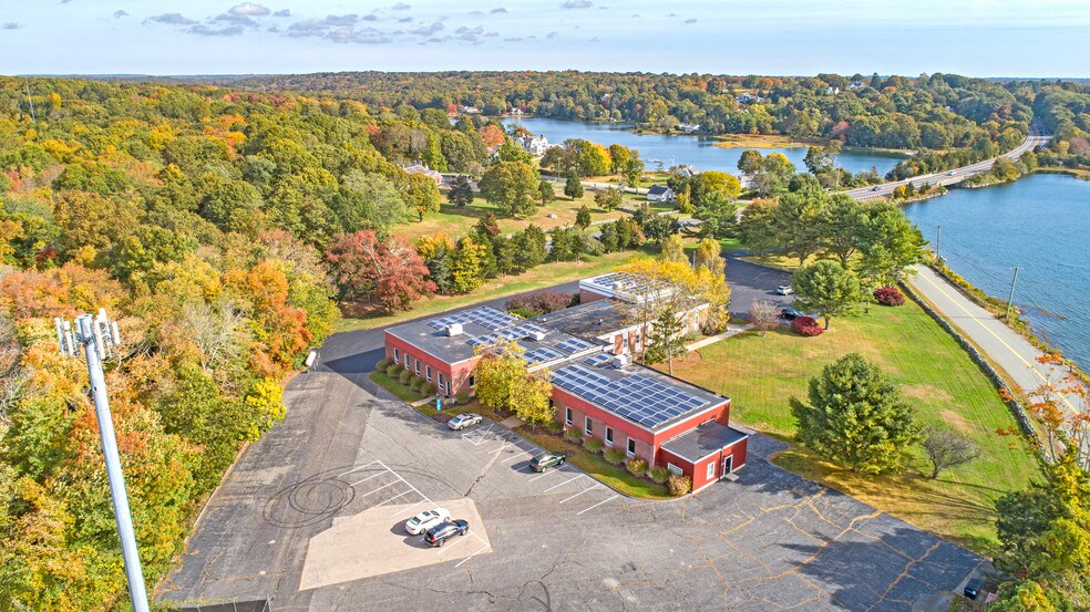 More Photos Of 107 Wilcox Rd, Stonington Loft Creative Space For Lease