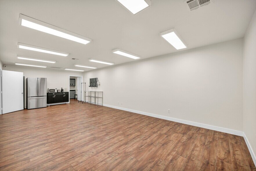 More Photos Of 4040 Arcata Way, North Las Vegas Light Manufacturing For Lease