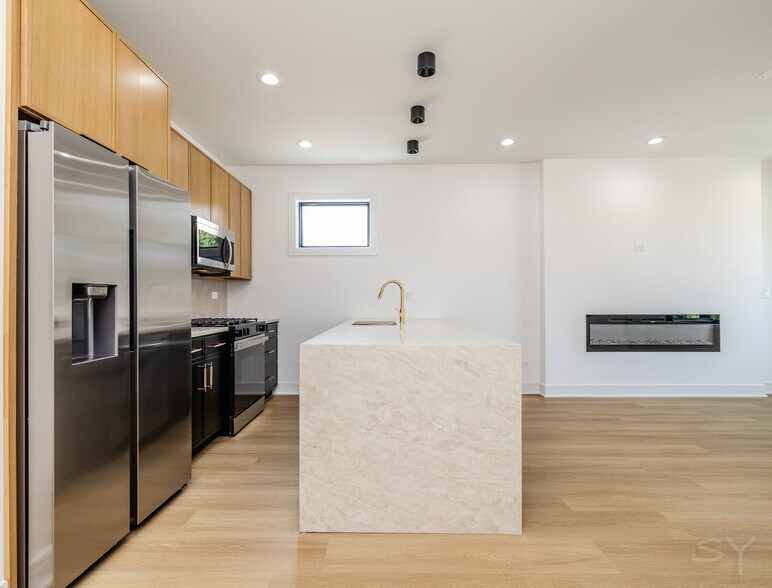 More Photos Of 3018 Polk st, Chicago Apartments For Sale
