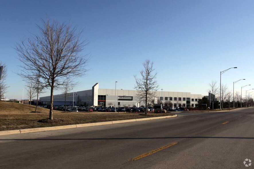 More Photos Of 1000 Windham Pky, Bolingbrook Warehouse For Lease