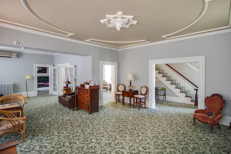 More Photos Of 212 E Main St, Carlinville Office Residential For Sale