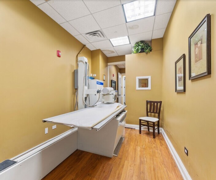 More Photos Of 230 E Ogden Ave, Hinsdale Medical For Sale