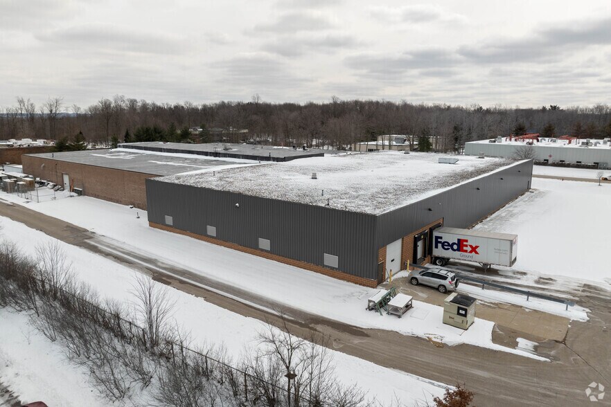More Photos Of 2377 Enterprise Pky, Twinsburg Warehouse For Lease