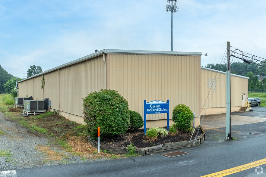 More Photos Of 103-109 S Manor St, Mountville Warehouse For Sale