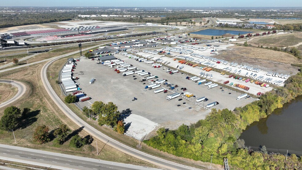 More Photos Of 895 Madison Rd, East Saint Louis Truck Terminal For Lease