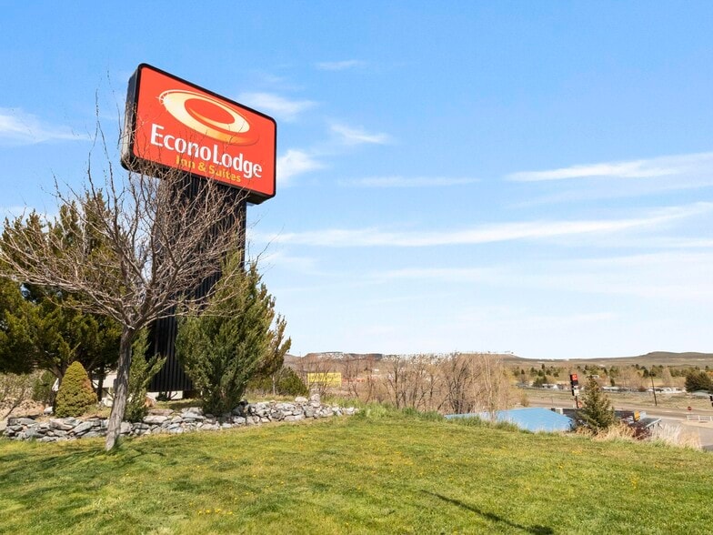 More Photos Of 1800 Poker St, Jackpot Hotel For Sale