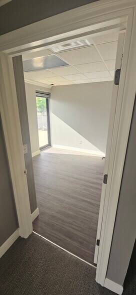 More Photos Of 10520 Barkley St, Overland Park Office For Lease