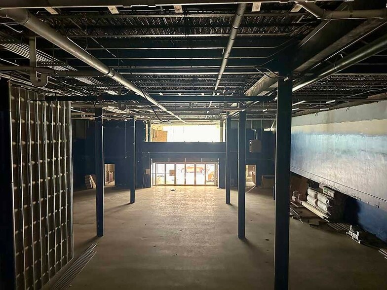 More Photos Of 309 E Main St, Johnson City Office For Sale