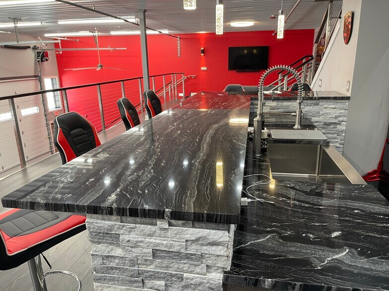 More Photos Of 2220 Ferry Rd, Naperville Showroom For Sale