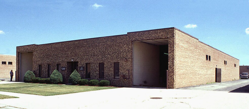 More Photos Of 91 N Lively Blvd, Elk Grove Village Manufacturing For Sale