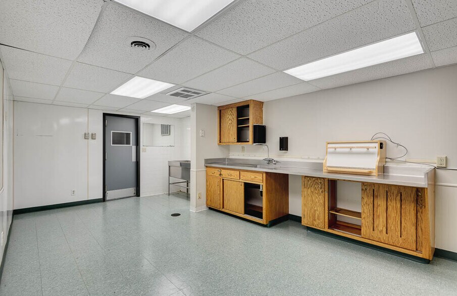 More Photos Of 32 E Mendota Rd, Inver Grove Heights Auto Dealership For Sale