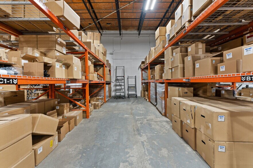 More Photos Of 7490 N 30th Ave, Saint Petersburg Showroom For Sale
