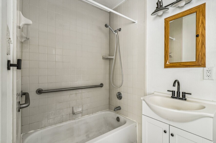 More Photos Of 7735 Mocking Bird Ln, San Antonio Lodge Meeting Hall For Sale