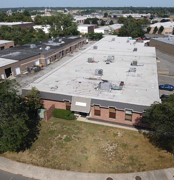 Primary Photo Of 35 W Jefryn Blvd, Deer Park Warehouse For Lease