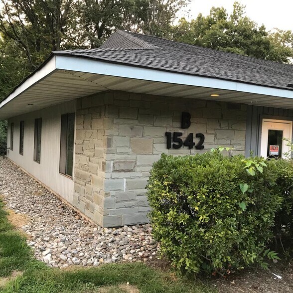 More Photos Of 1542 Kuser Rd, Hamilton Medical For Lease