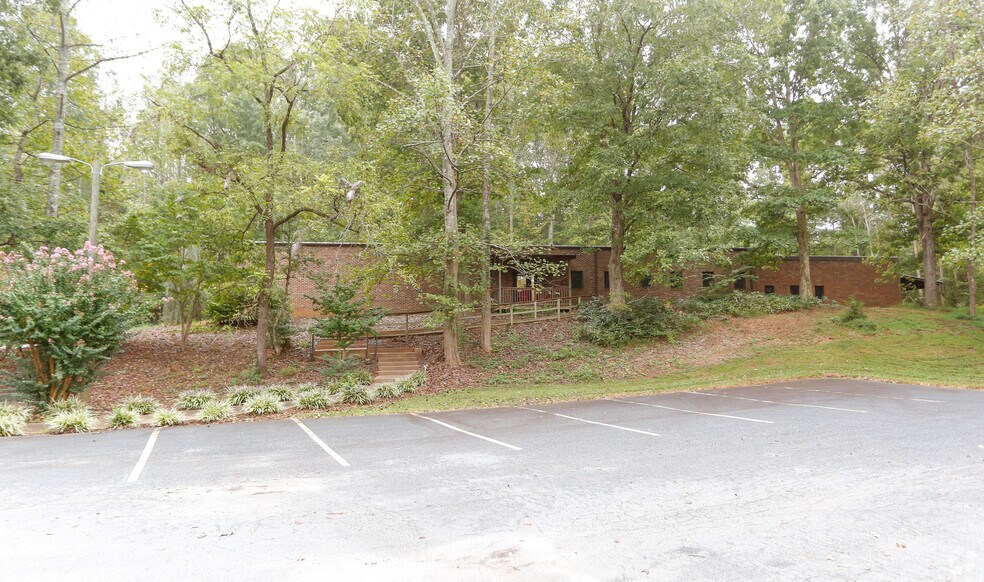 Primary Photo Of 5845 Walnut Grove Ln, Hickory Industrial For Lease
