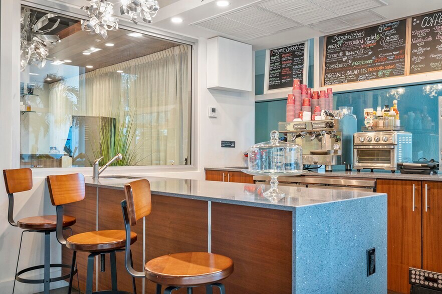 More Photos Of 20900 NE 30th Ave, Aventura Office Residential For Lease