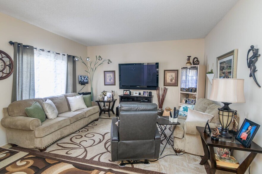 More Photos Of 8523 Etiwanda Ave, Northridge Apartments For Sale