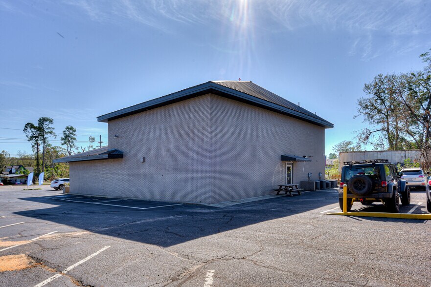 More Photos Of 332 Edgefield Rd, Belvedere Office Residential For Sale