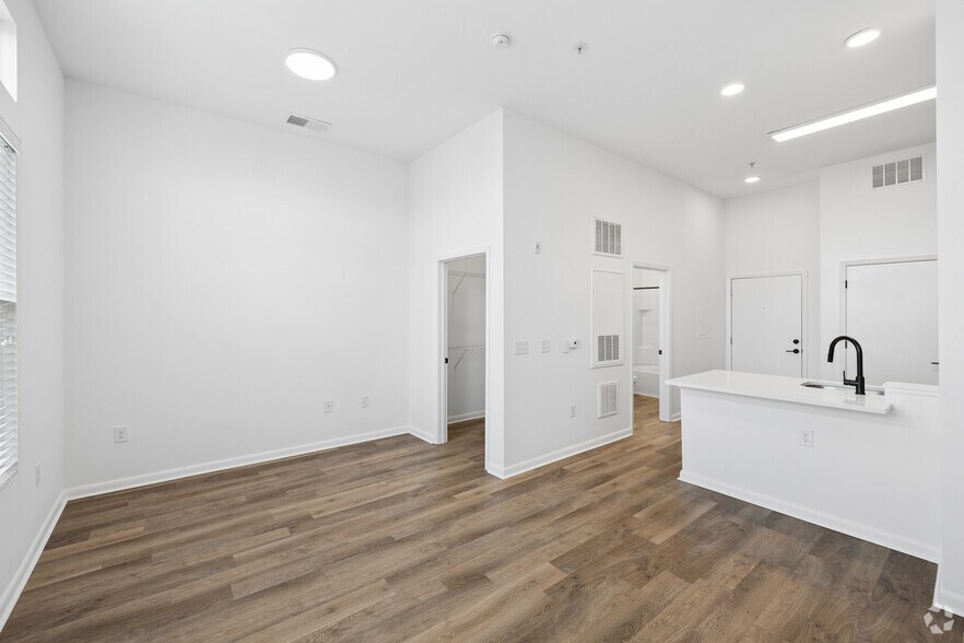 More Photos Of 725-735 Coleman Blvd, Mount Pleasant Apartments For Lease