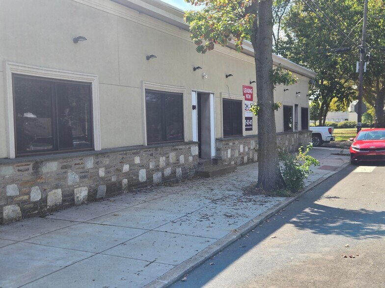 More Photos Of 400 Otter St, Bristol General Retail For Sale