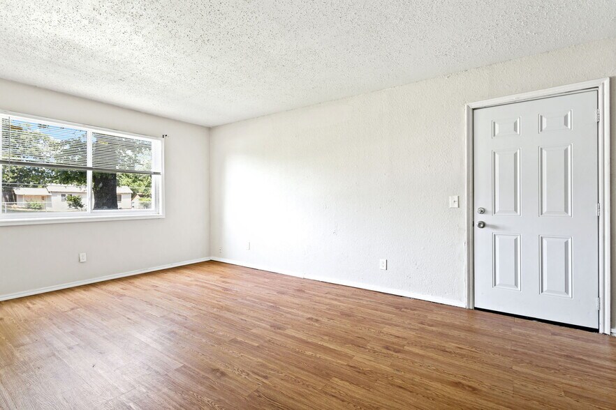 More Photos Of 7550 NW 10th St, Oklahoma City Apartments For Sale