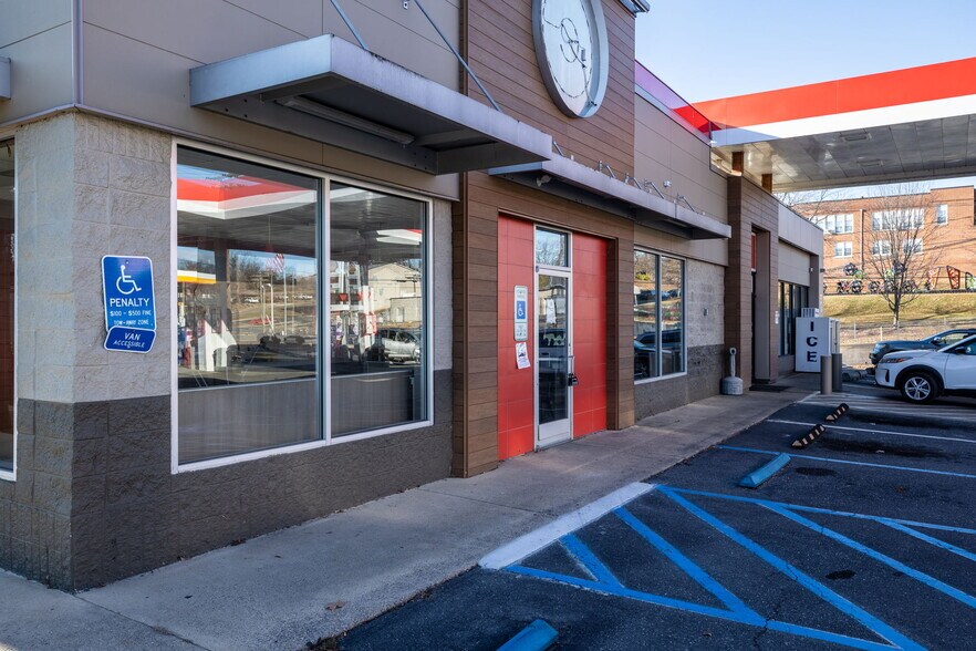More Photos Of 601 4th St, Shenandoah Fast Food For Lease