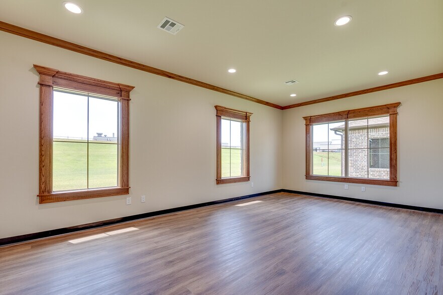 More Photos Of 710 Colony Dr, Ada Office For Lease