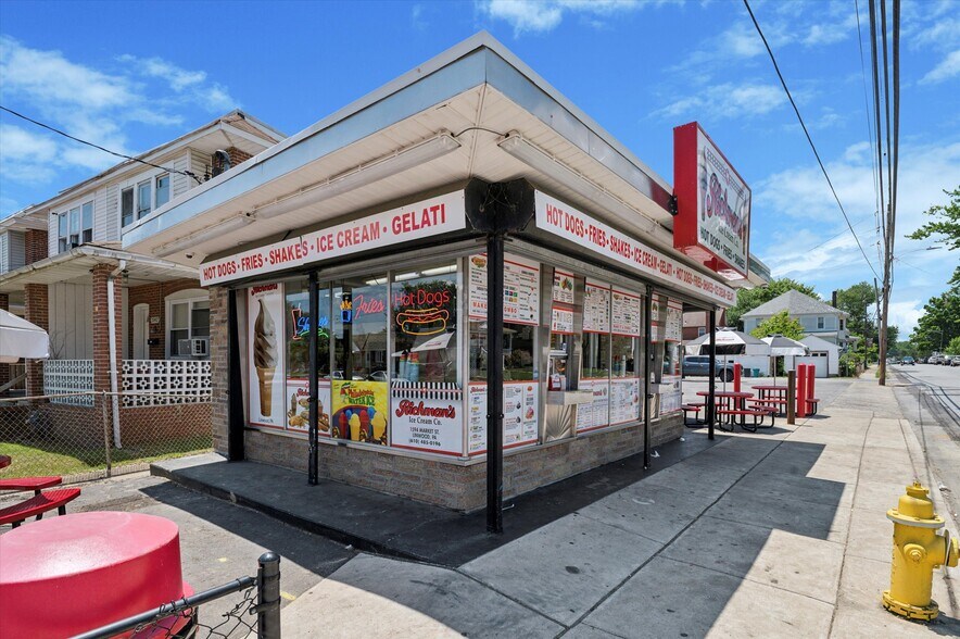 More Photos Of 1594 Market St, Linwood Freestanding For Sale