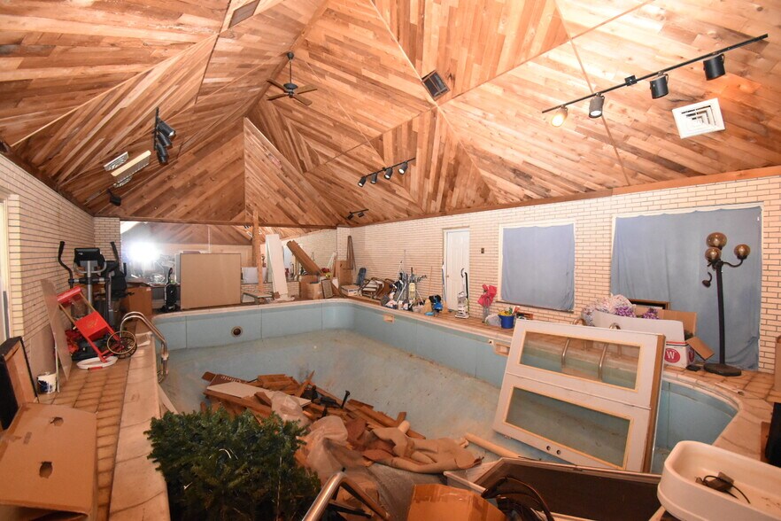 More Photos Of 100 Brenda Ave, Danville Medical For Sale