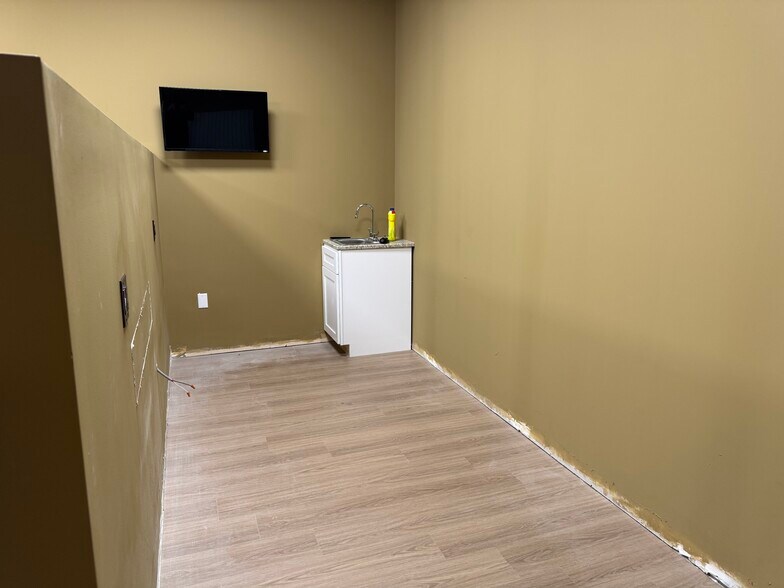 More Photos Of 470-582 State Route 35, Red Bank Freestanding For Lease