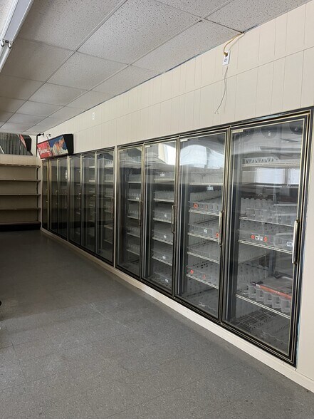 More Photos Of 6523 Harrietts Bluff Rd, Woodbine Freestanding For Sale