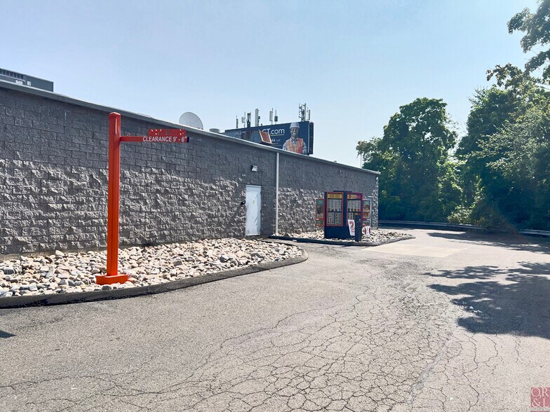 More Photos Of 96 Frontage Rd, East Haven Storefront For Sale