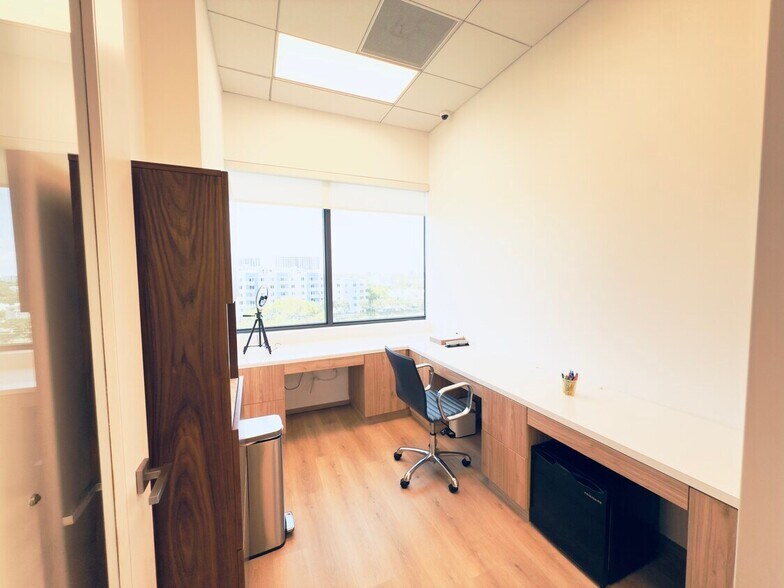 More Photos Of 19790 W Dixie Hwy, Aventura Office For Sale
