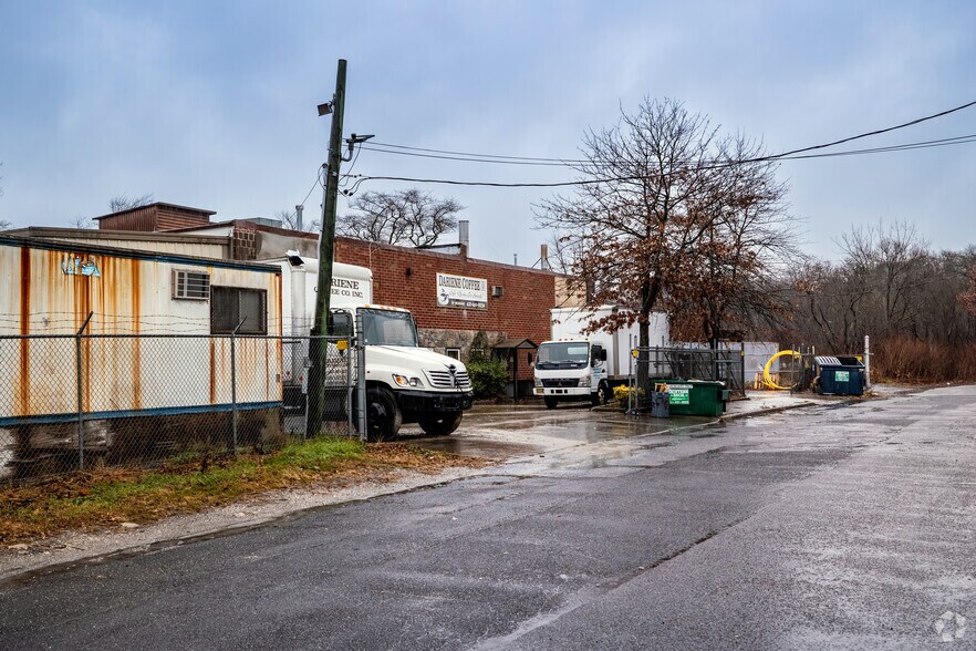 More Photos Of 501 Broadway, West Babylon Manufacturing For Sale