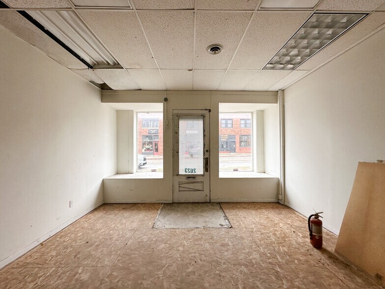 More Photos Of 2623 Shelby St, Indianapolis Restaurant For Lease