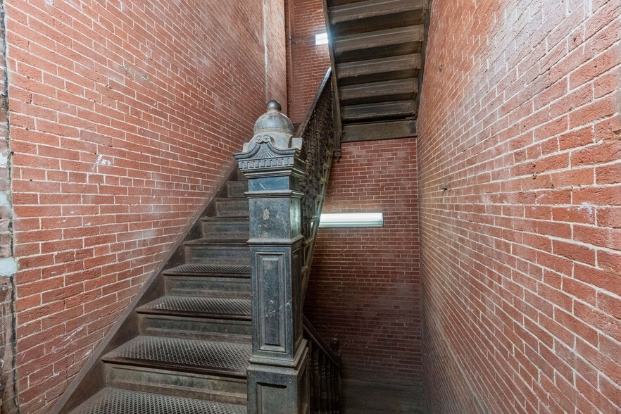 More Photos Of 1-49 N Howard St, Baltimore Unknown For Lease