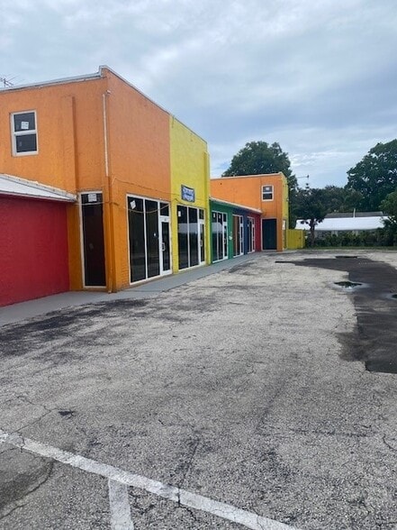 More Photos Of 118 NE 1st Ave, Hallandale Warehouse For Lease