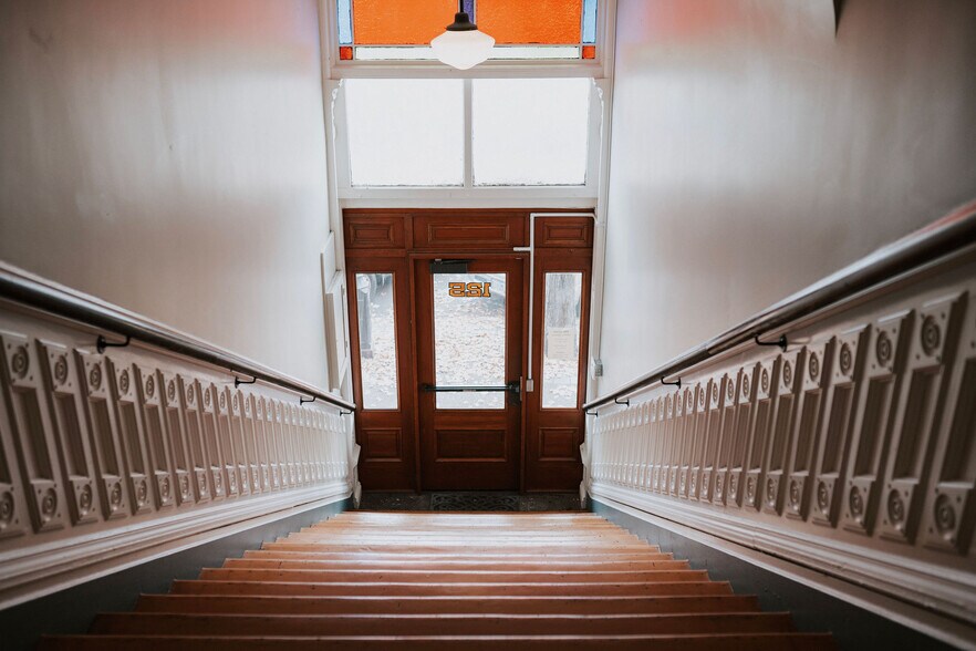 More Photos Of 105-135 Liberty St NE, Salem Storefront Retail Office For Lease