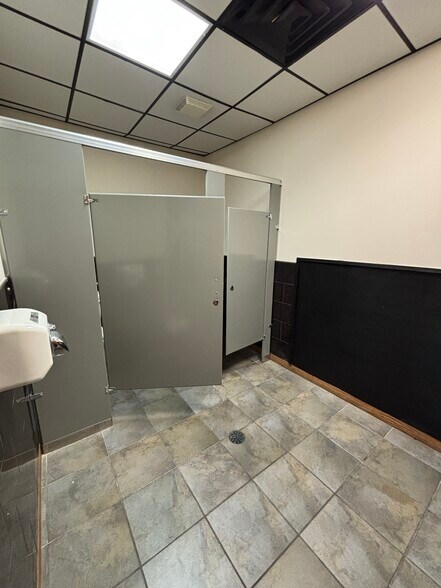 More Photos Of 4916 Illinois Rd, Fort Wayne Unknown For Lease